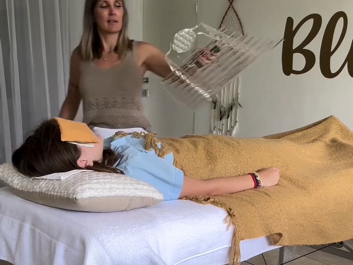 Manual sound body massage with the Crystal Harp on a massage table
